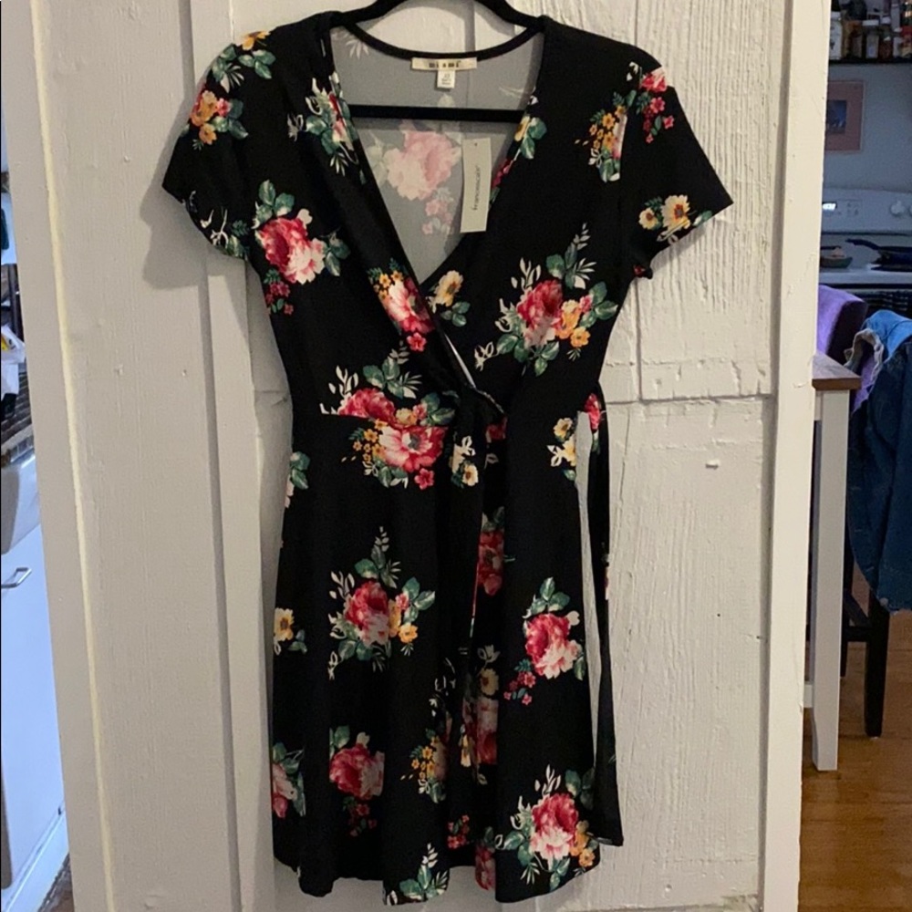 Black floral short sleeve dress